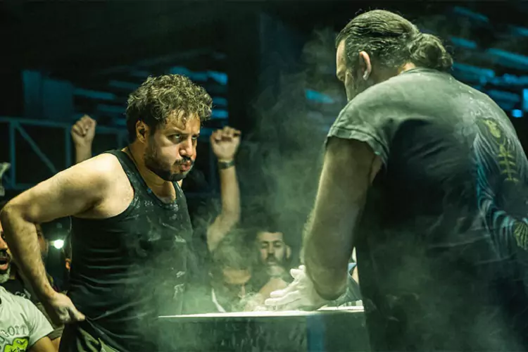 خلاصه داستان فیلم سینمایی تمساح خونی | عکس و شخصیت ها