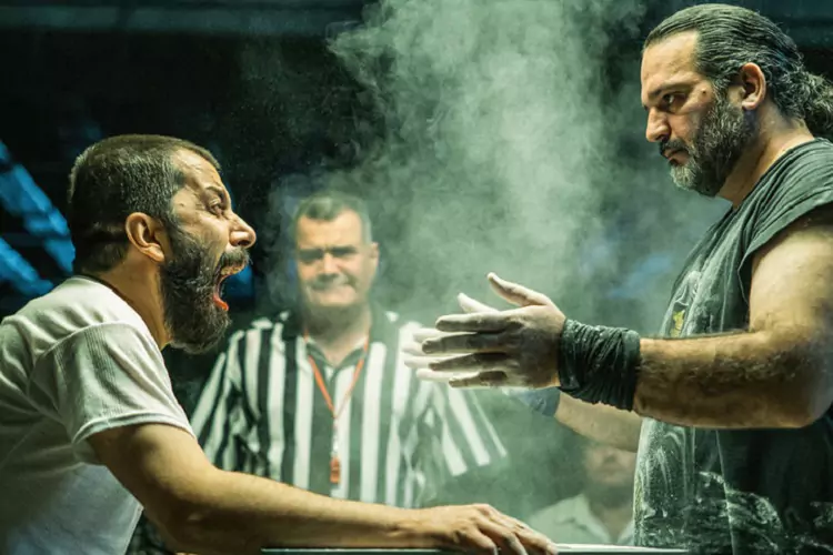 خلاصه داستان فیلم سینمایی تمساح خونی | عکس و شخصیت ها