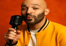 آهنگ "با من سوت بزن" از آرش یکی از قطعات شاد و پرانرژی است