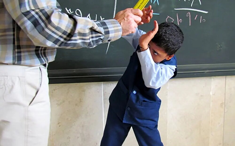 تنبیه دانش‌ آموز توسط مدیر به‌ خاطر یک شوخی * بینی شکسته و پرده گوش پاره