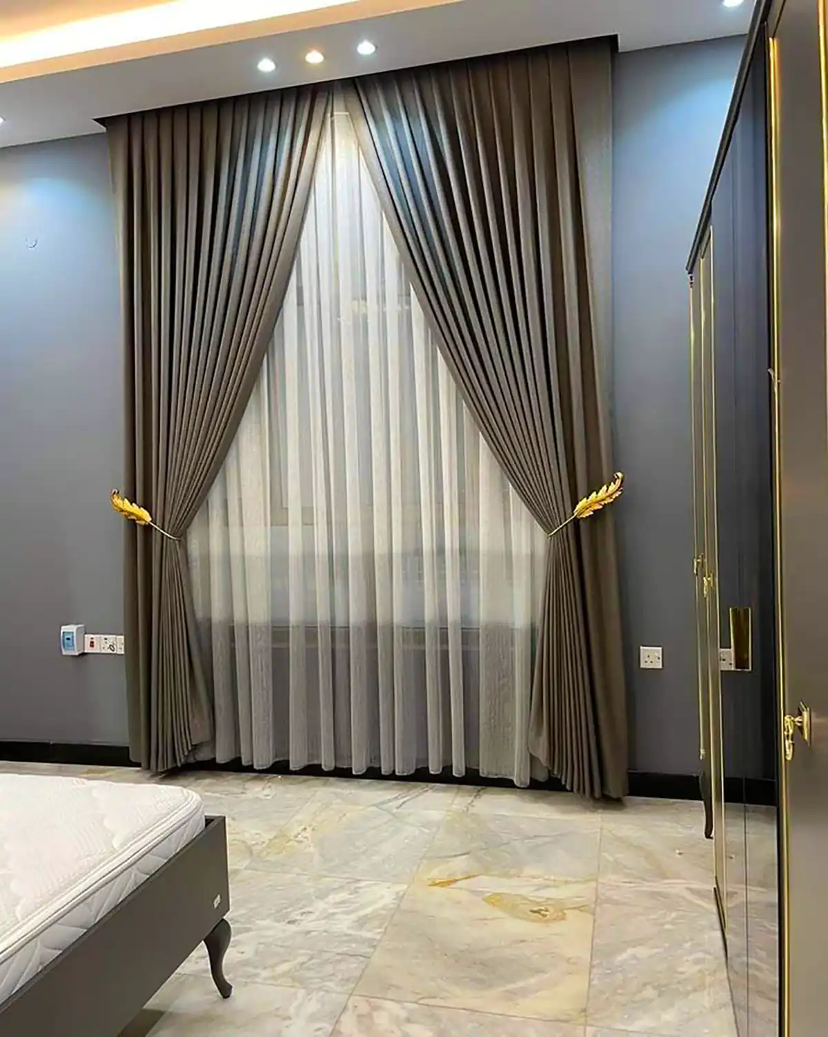 پرده شیک و سلطنتی 