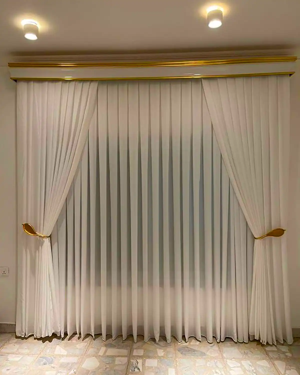 پرده شیک و سلطنتی 