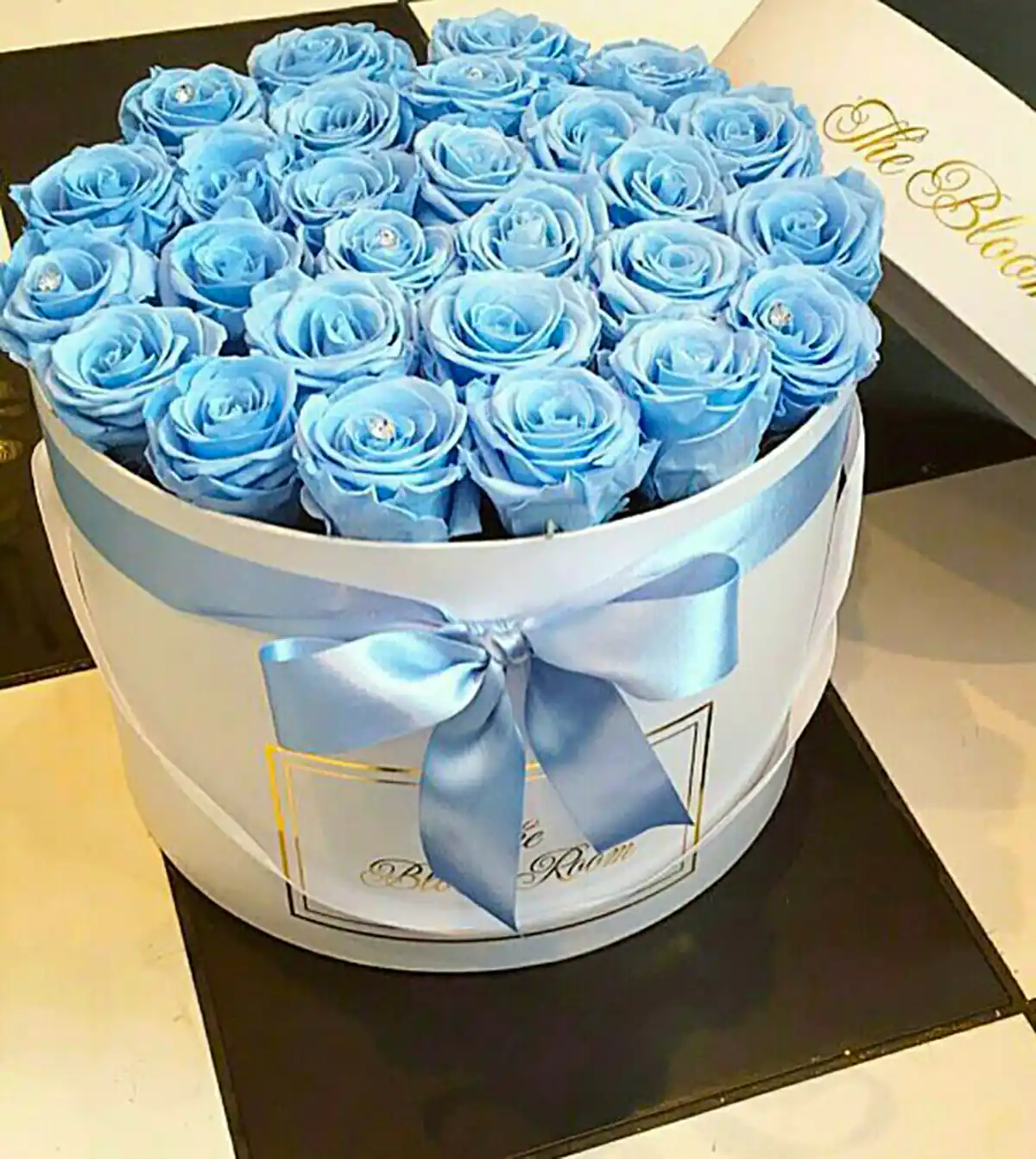 باکس گل رز آبی هدیه