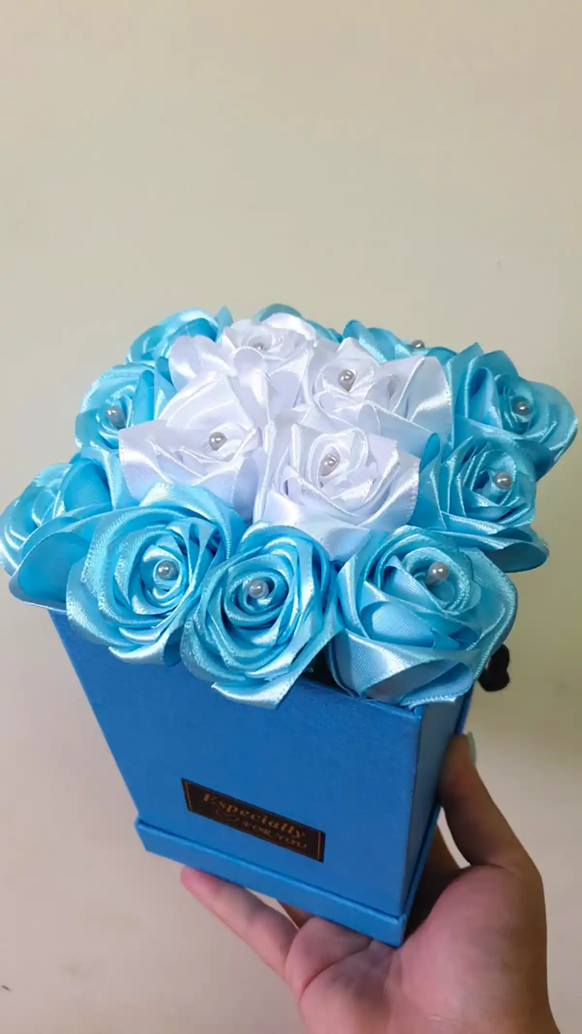 باکس گل رز آبی هدیه