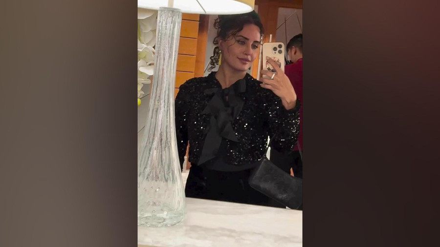 آماده شدن الناز شاکردوست برای حضور در کنسرت مهران مدیری در دبی