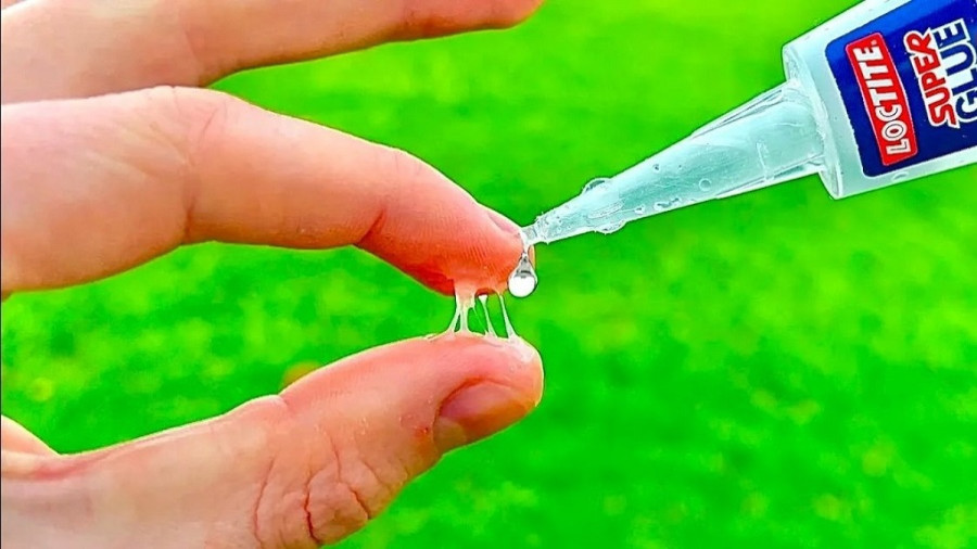 روشی ساده برای جدا کردن چسب قطره‌ای از انگشتان دست