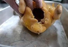 غذای خیابانی در آمریکا؛ مرغ سوخاری ترد و برنج سرخ شده با میگو در نیویورک
