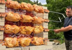 غذای روستایی در آذربایجان؛ کباب کردن 12 مرغ به روشی خلاقانه و جالب