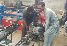 مراحل ساخت قفس پرنده در کارگاه‌های سنتی پاکستان