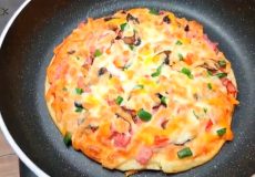 نحوه پخت پیتزای خانگی بدون فر در 5 دقیقه!