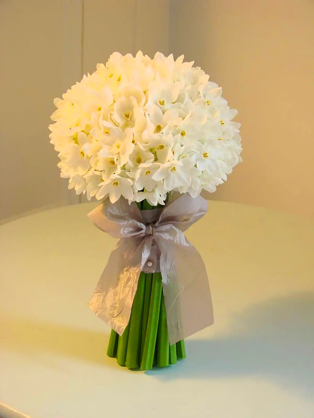 دسته گل سفید عروسی