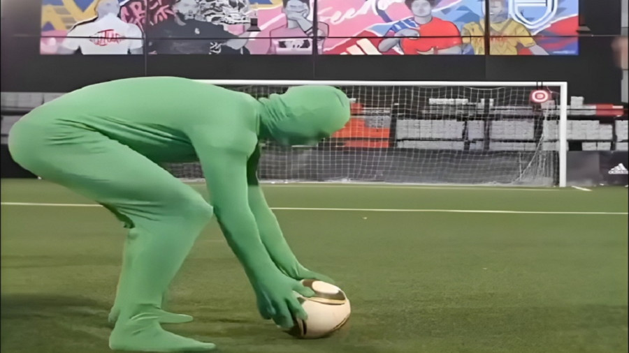 ۹۹/۹۹ درصد افراد چنین گلی را در زمین فوتبال ندیده اند
