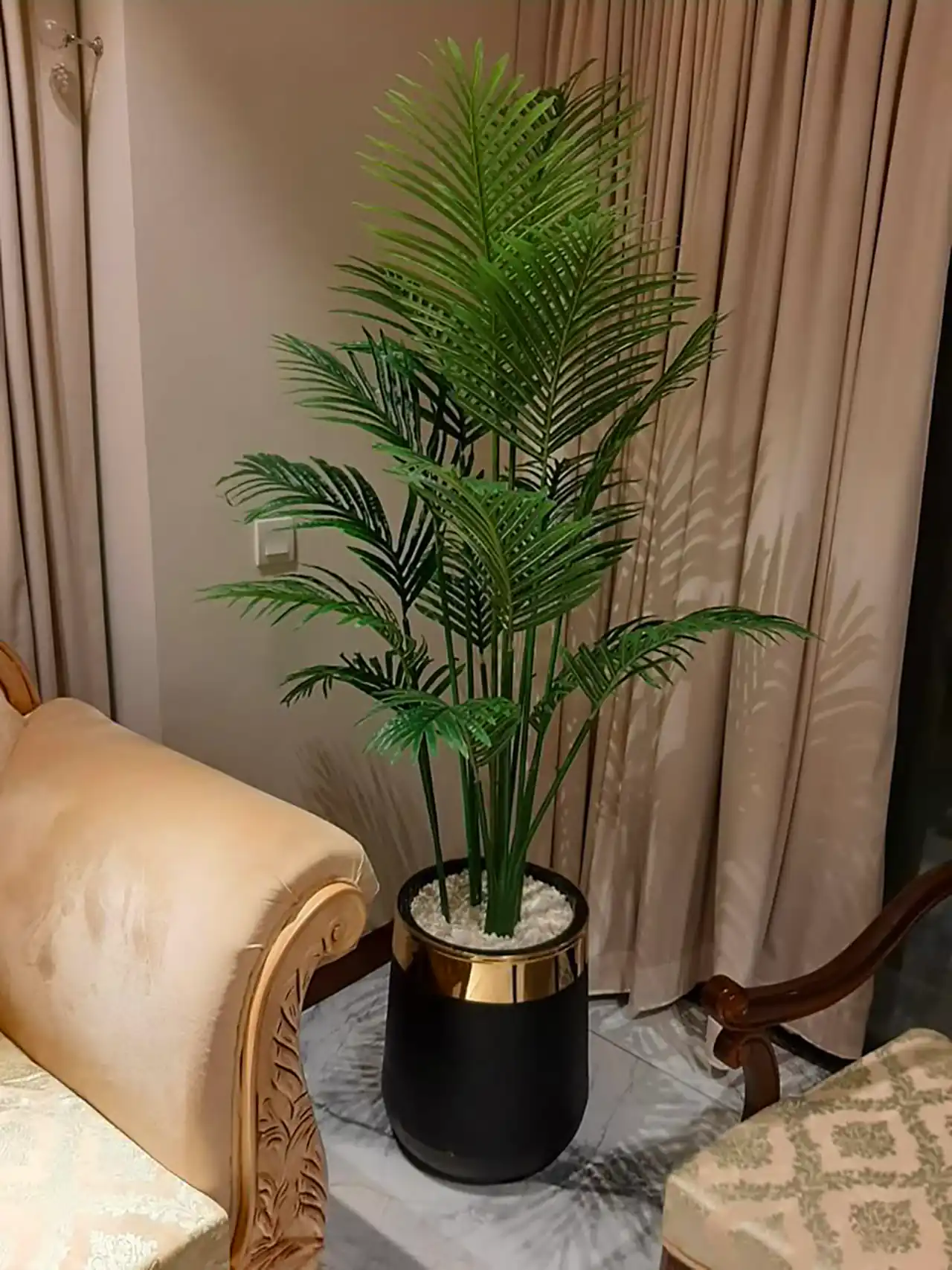 گلدان طبیعی کنار سالنی