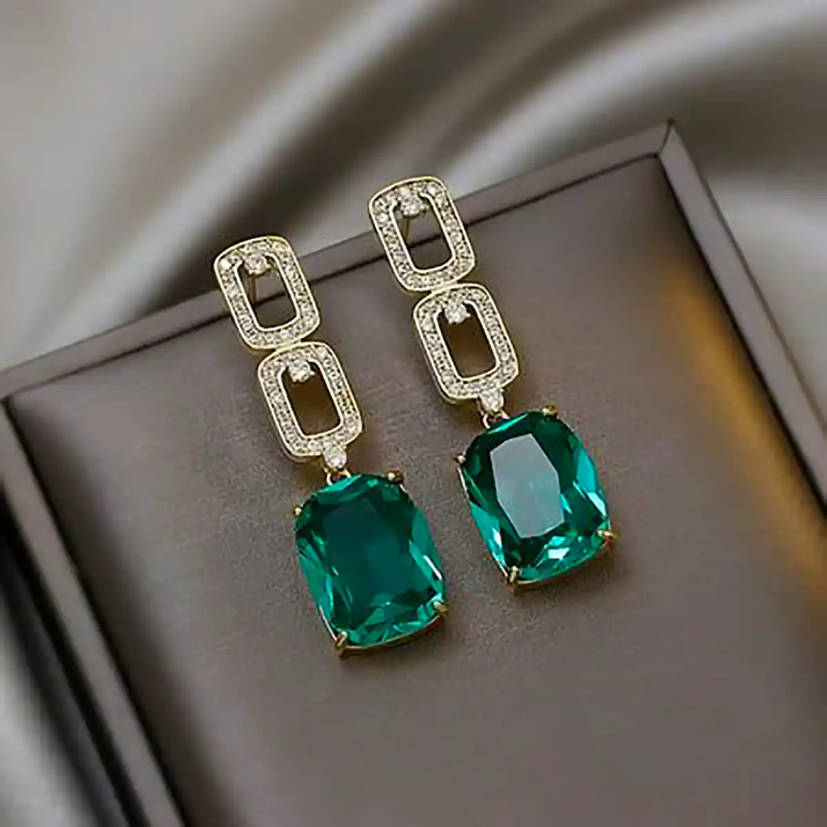 گوشواره زمردی طلا زیبا