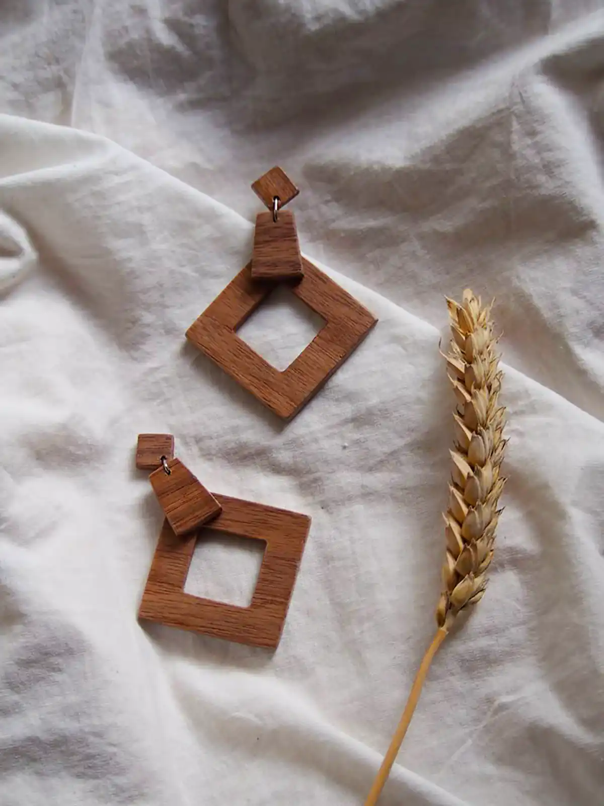گوشواره چوبی مدرن