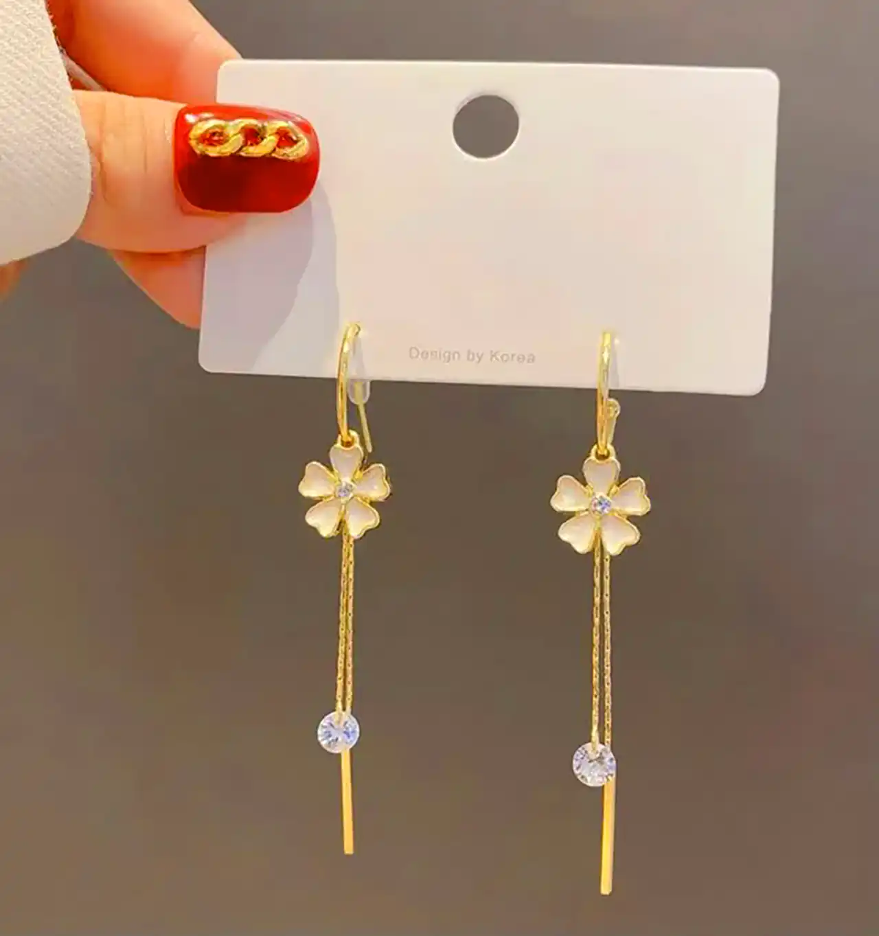 گوشواره طلا آویزی جذاب