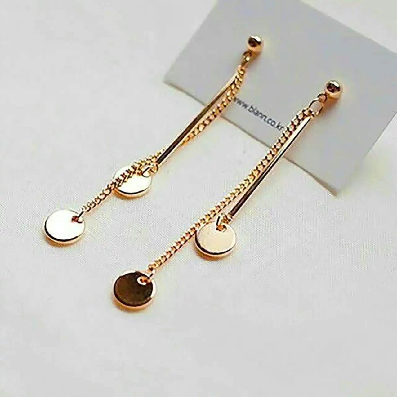 گوشواره طلا آویزی جذاب