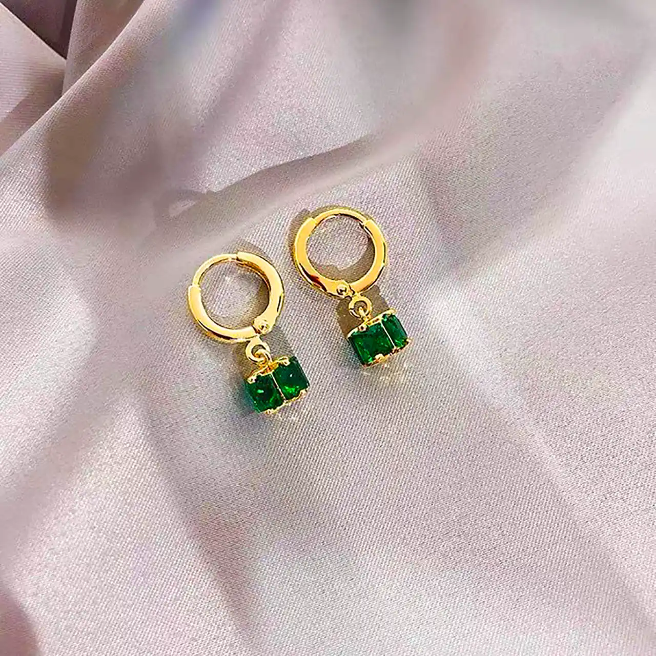 گوشواره زمرد طلا