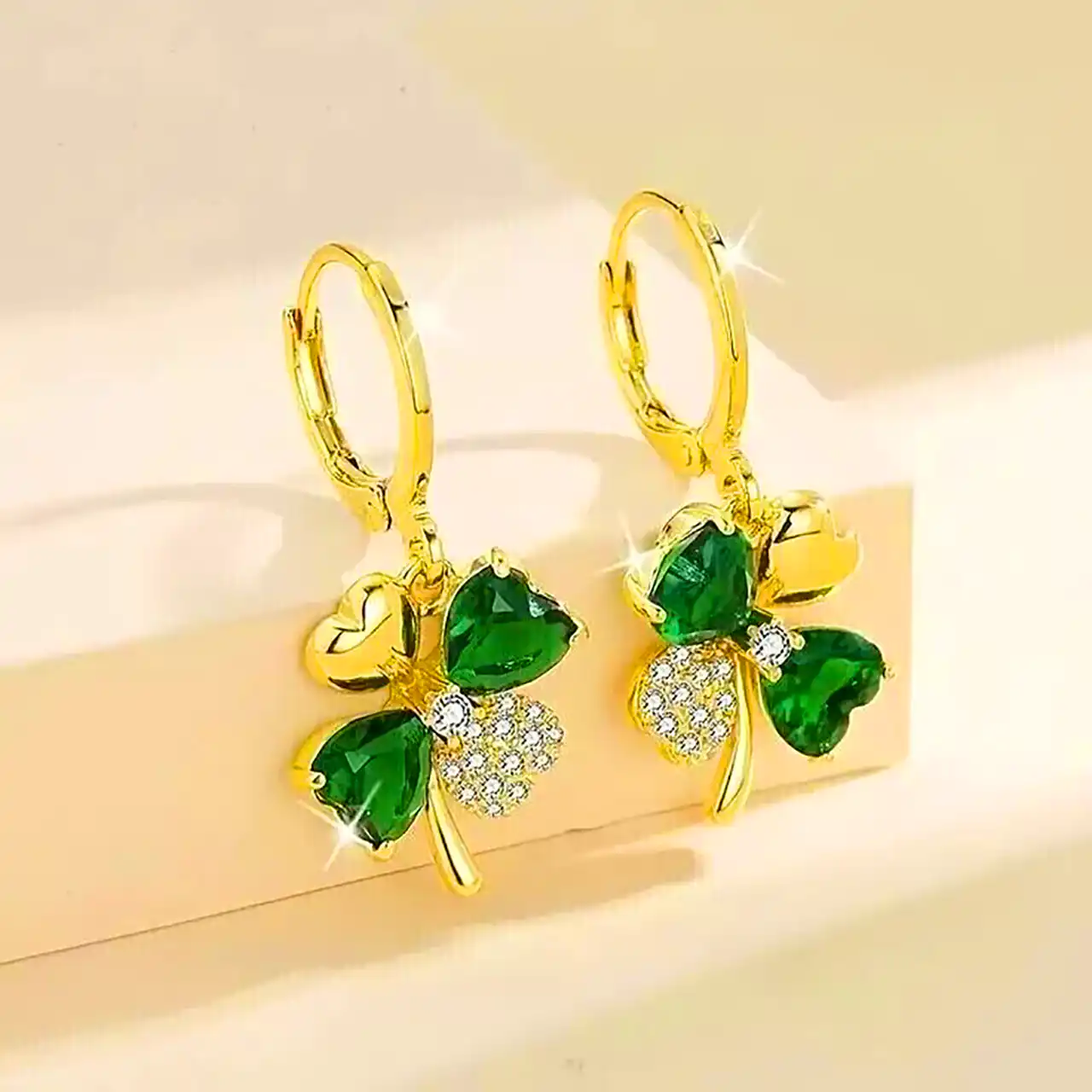 گوشواره زمرد طلا