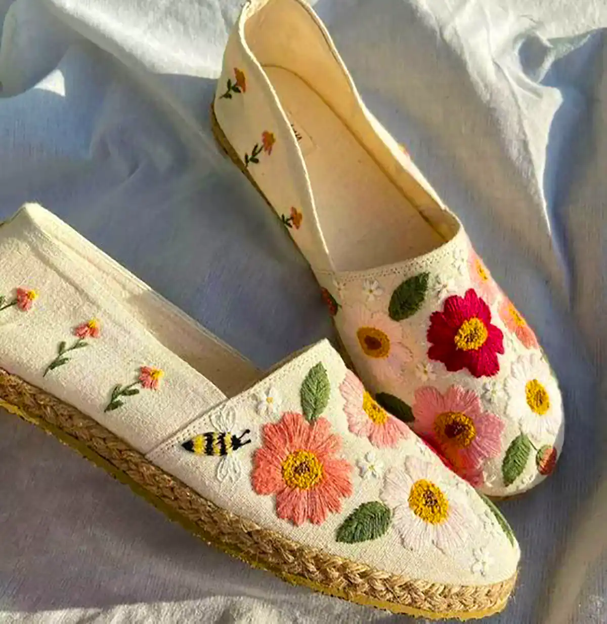 کالج گلدوزی شده زیبا