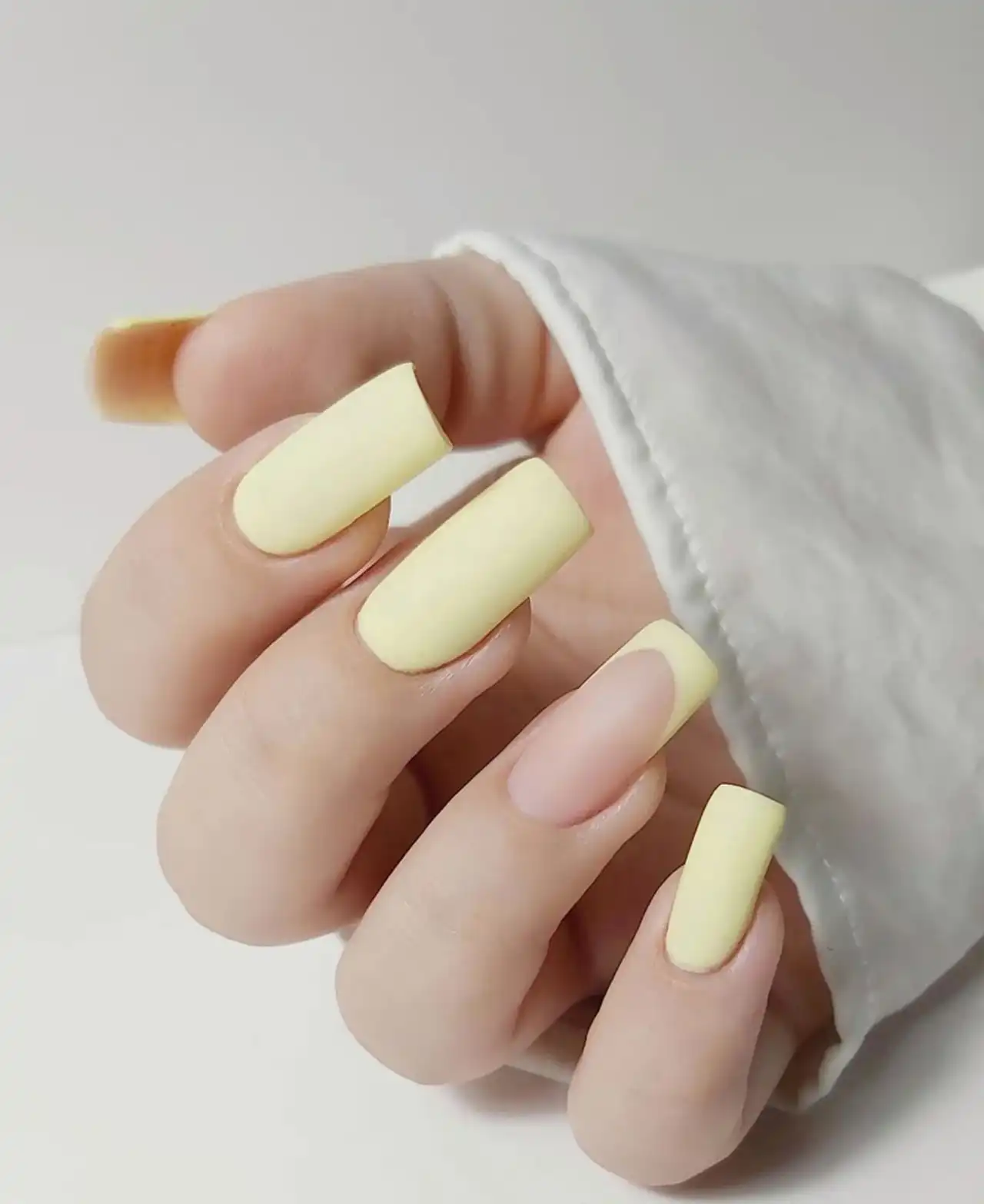 لاک ژل ساده و زیبا + متفاوت ترین و خاص ترین ایده ها برای طراحی لاک ژل مناسب فصل پاییز و زمستان