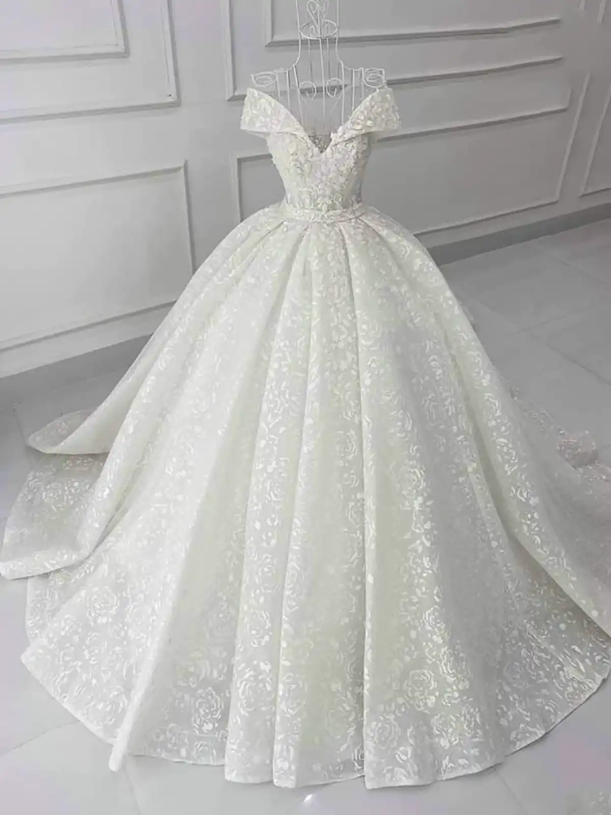 لباس عروس پف دار زیبا