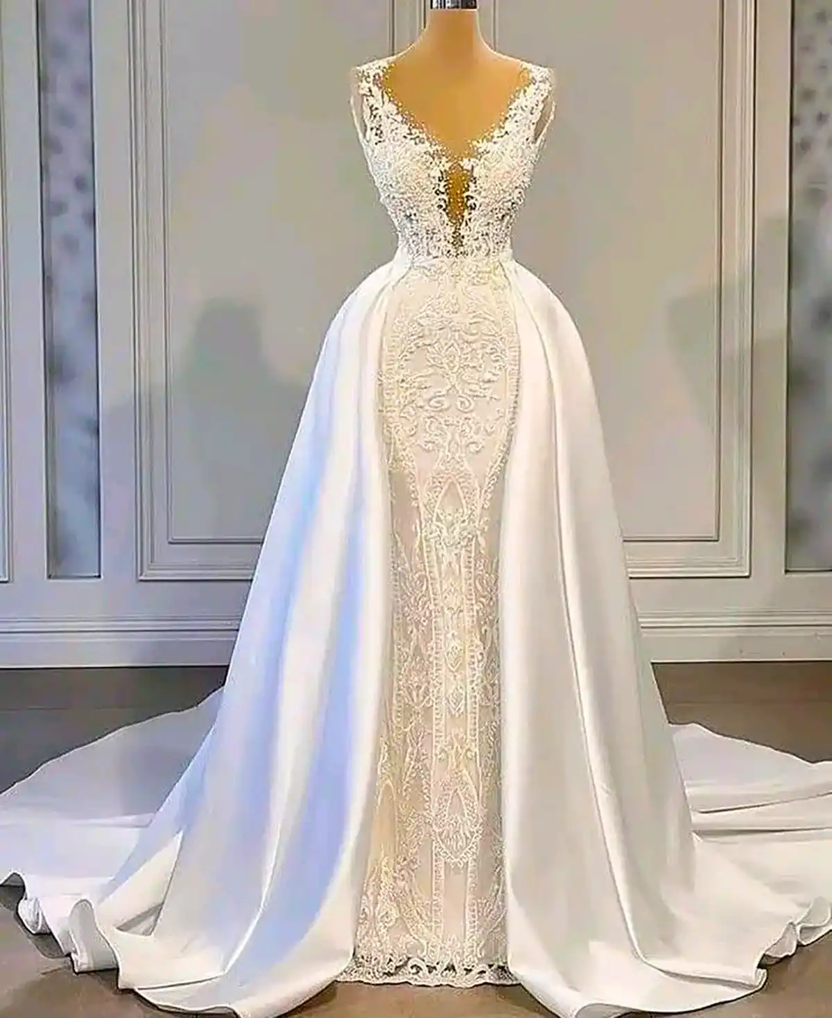 لباس عروس شیک دنباله دار