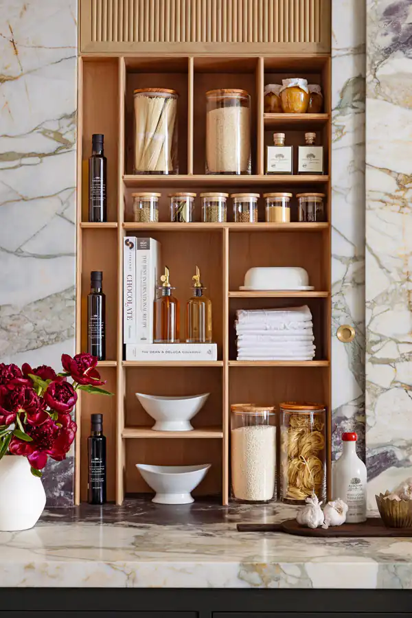 مدل آشپزخانه ساده زیبایی بی‌نظیر در عین سادگی با متریال‌های طبیعی 