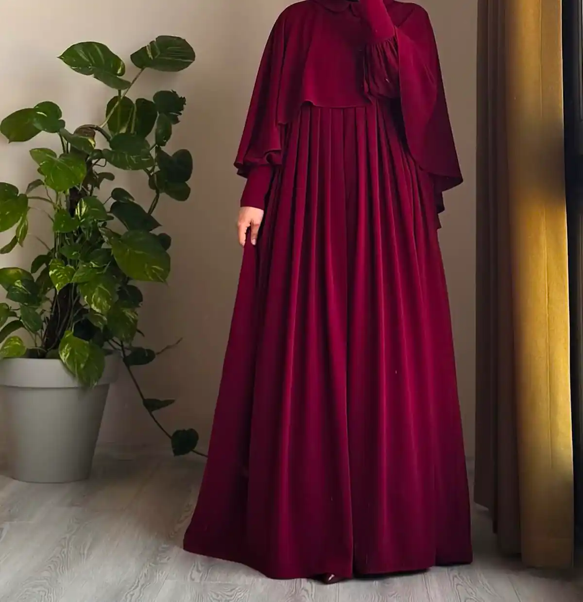 پیراهن ساده و بلند زنانه
