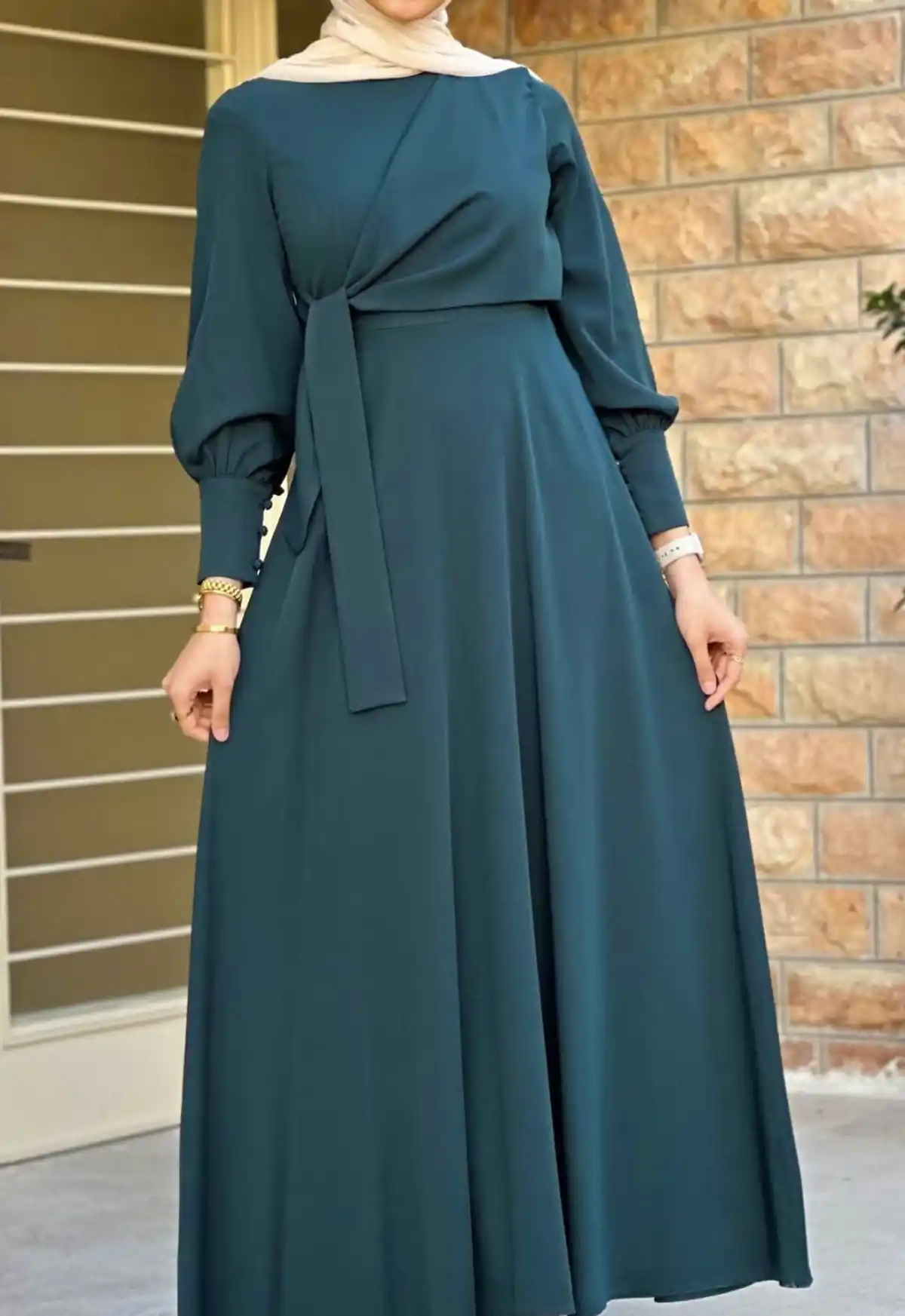پیراهن ساده و بلند زنانه