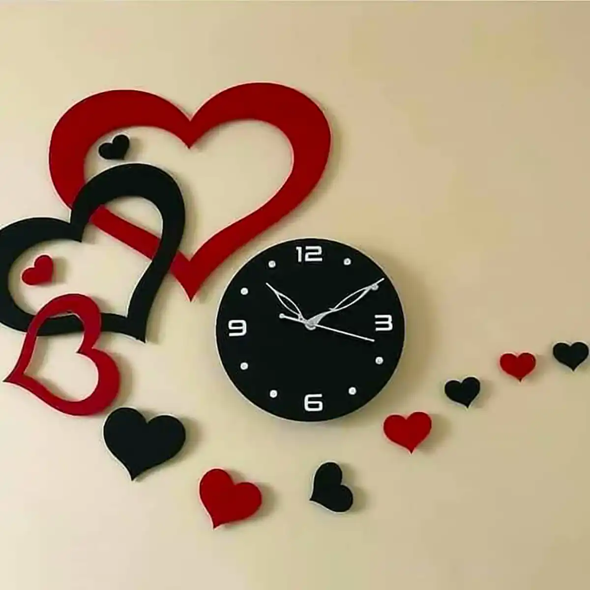 ساعت دیواری چوبی فانتزی