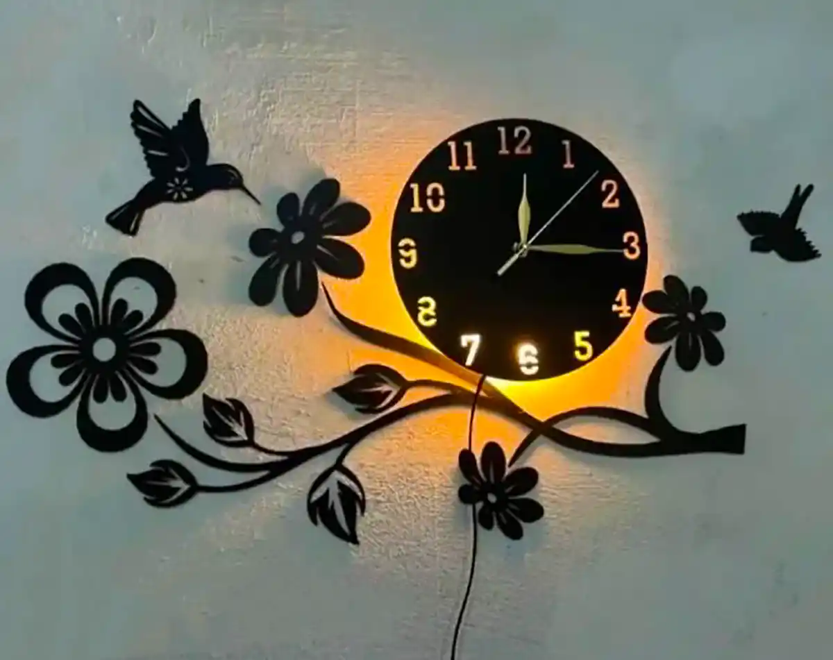 ساعت دیواری چوبی فانتزی
