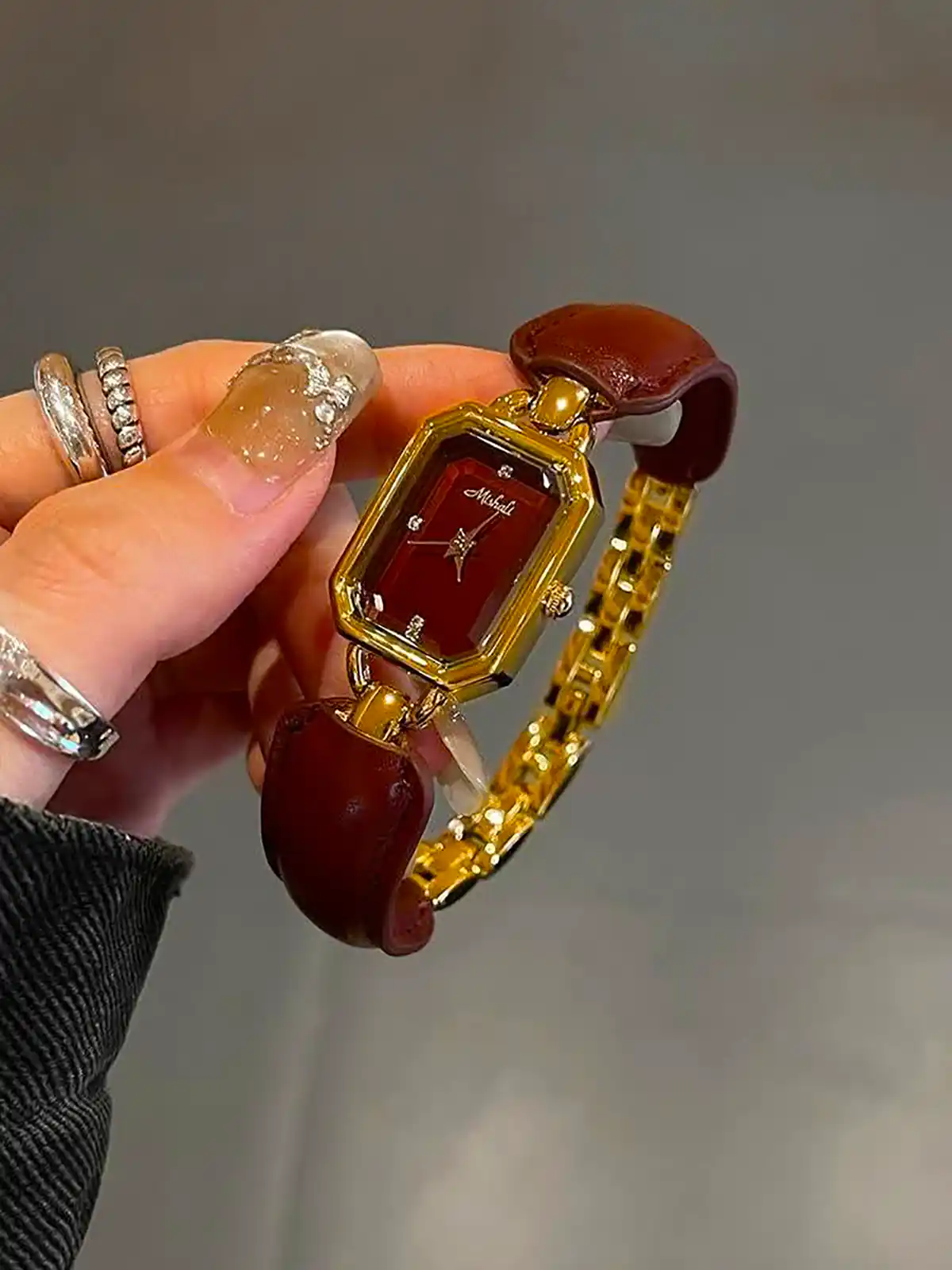 ساعت مچی کلاسیک زیبا