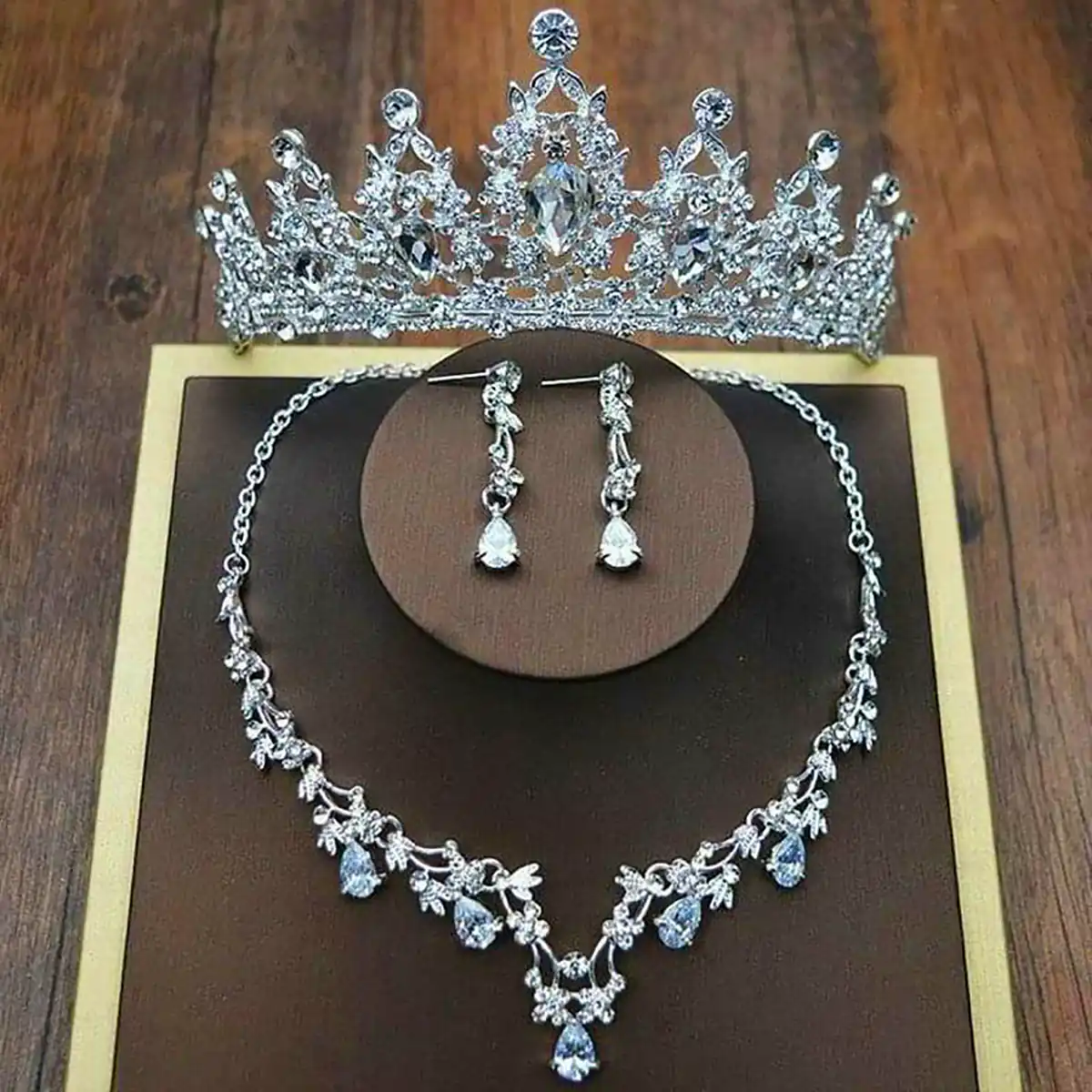 سرویس جواهر و تاج عروس