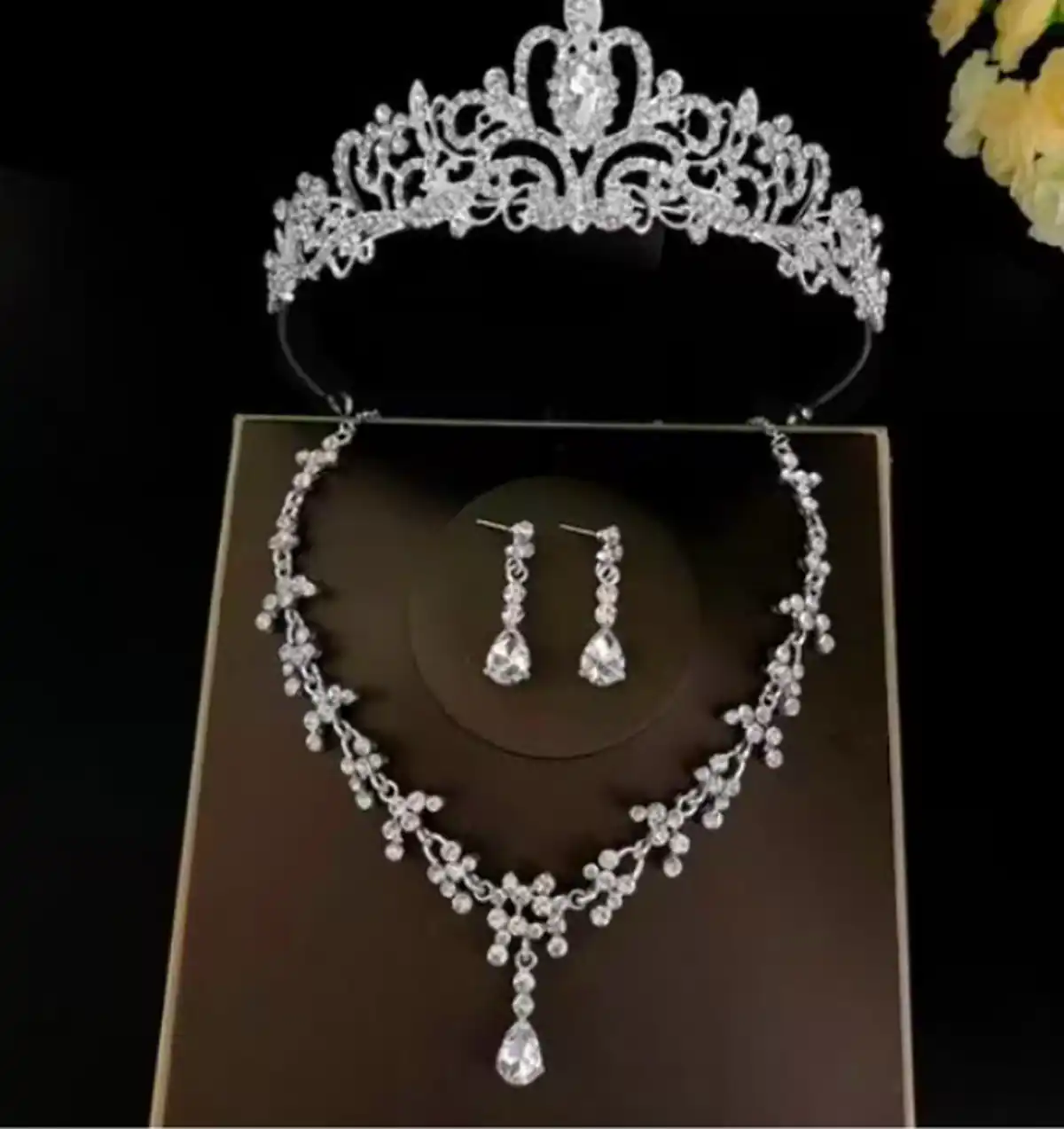 سرویس جواهر و تاج عروس