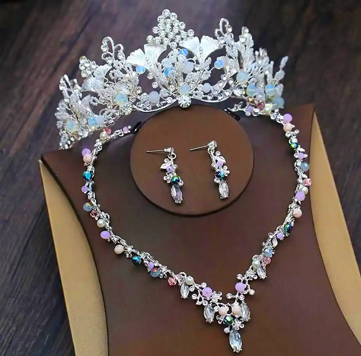 سرویس جواهر و تاج عروس
