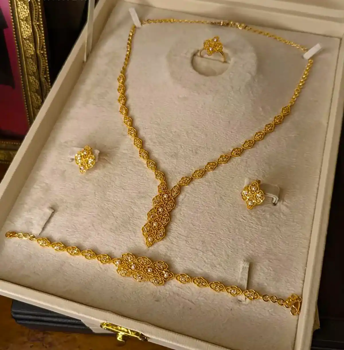 سرویس طلا لوکس و شیک