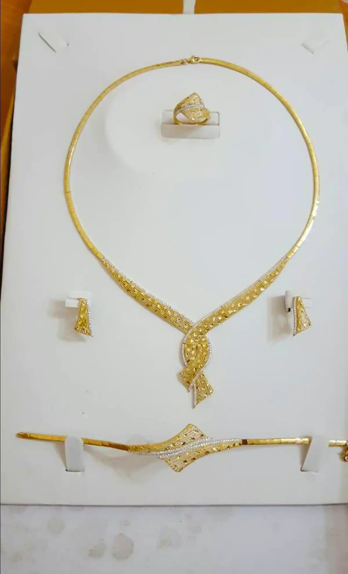 سرویس طلا لوکس و شیک