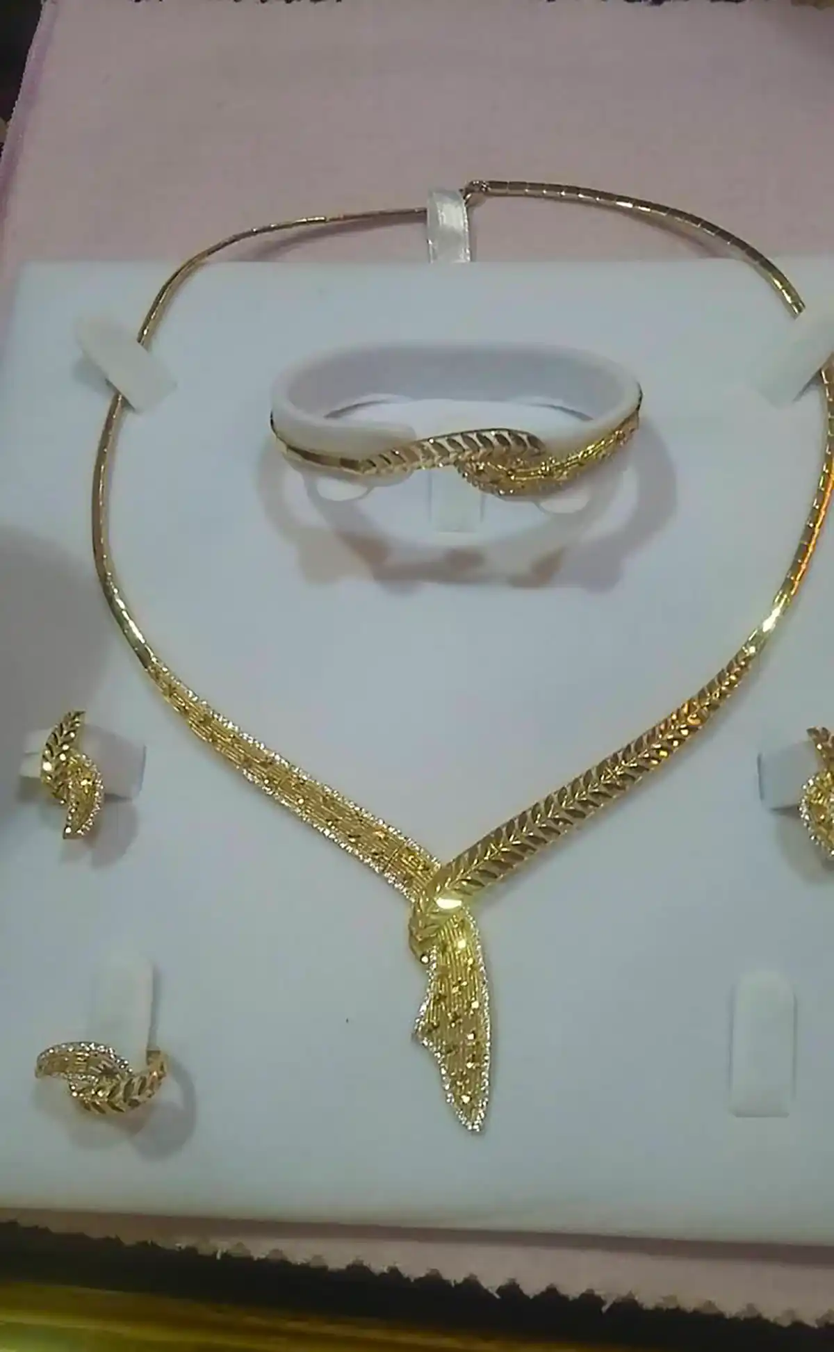 سرویس طلا لوکس و شیک