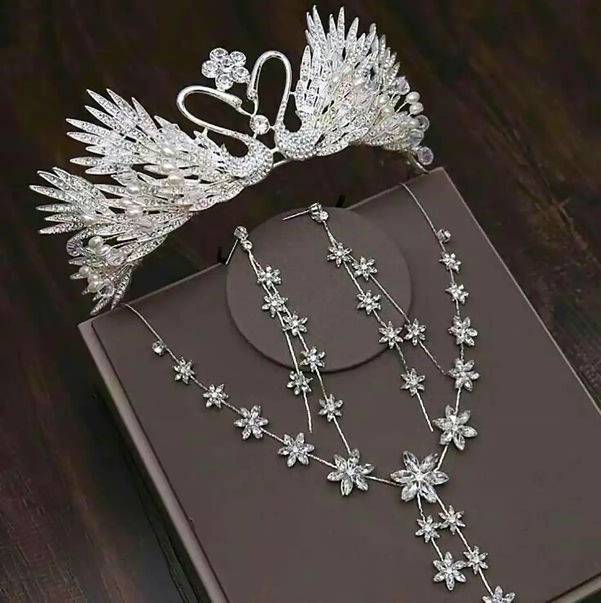 تاج و جواهرات شیک عروس