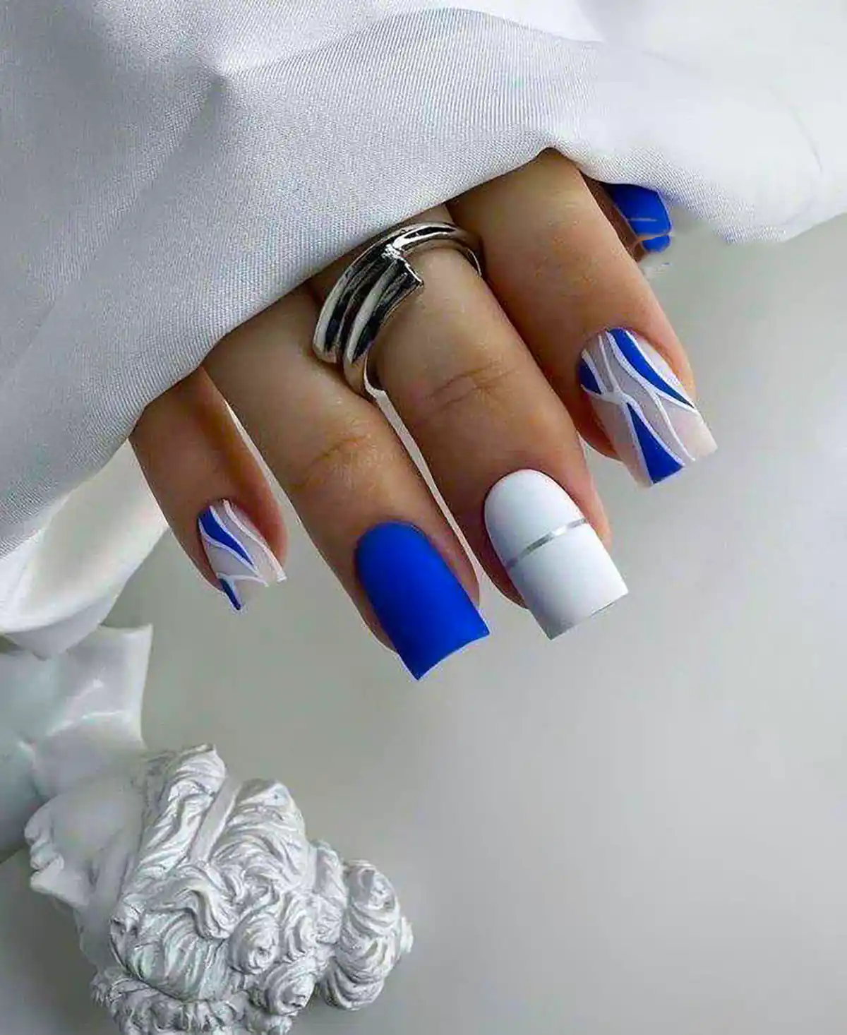 طراحی ناخن آبی ترند
