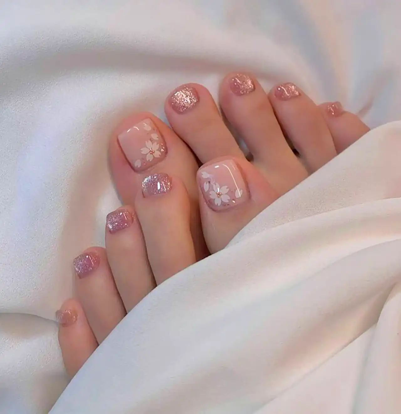 طراحی ناخن پا لاکچری