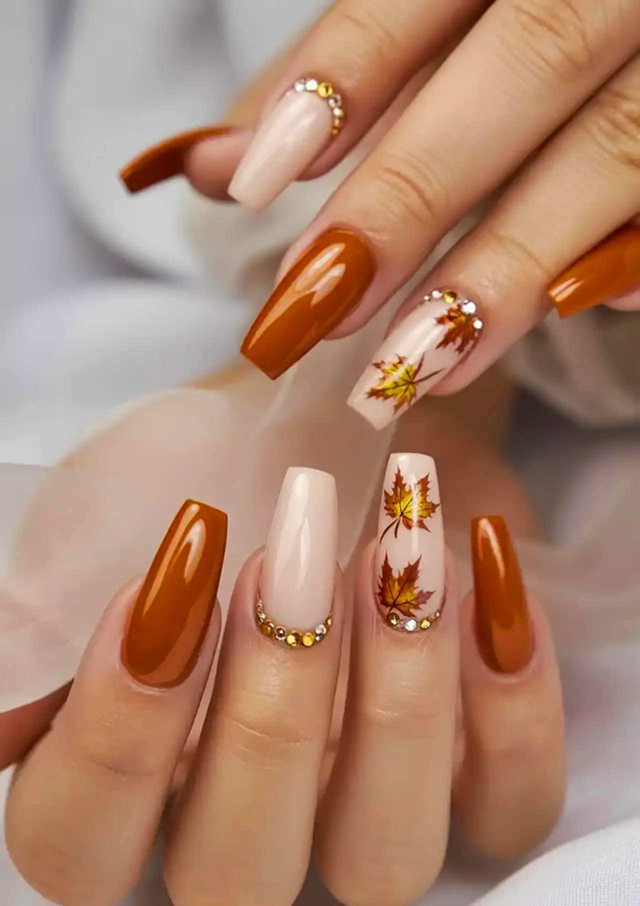 طراحی ناخن پائیزی دخترانه
