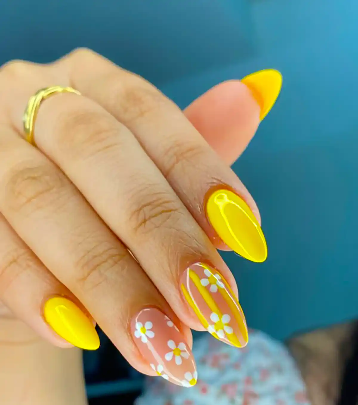 طراحی ناخن زرد شیک و ترند