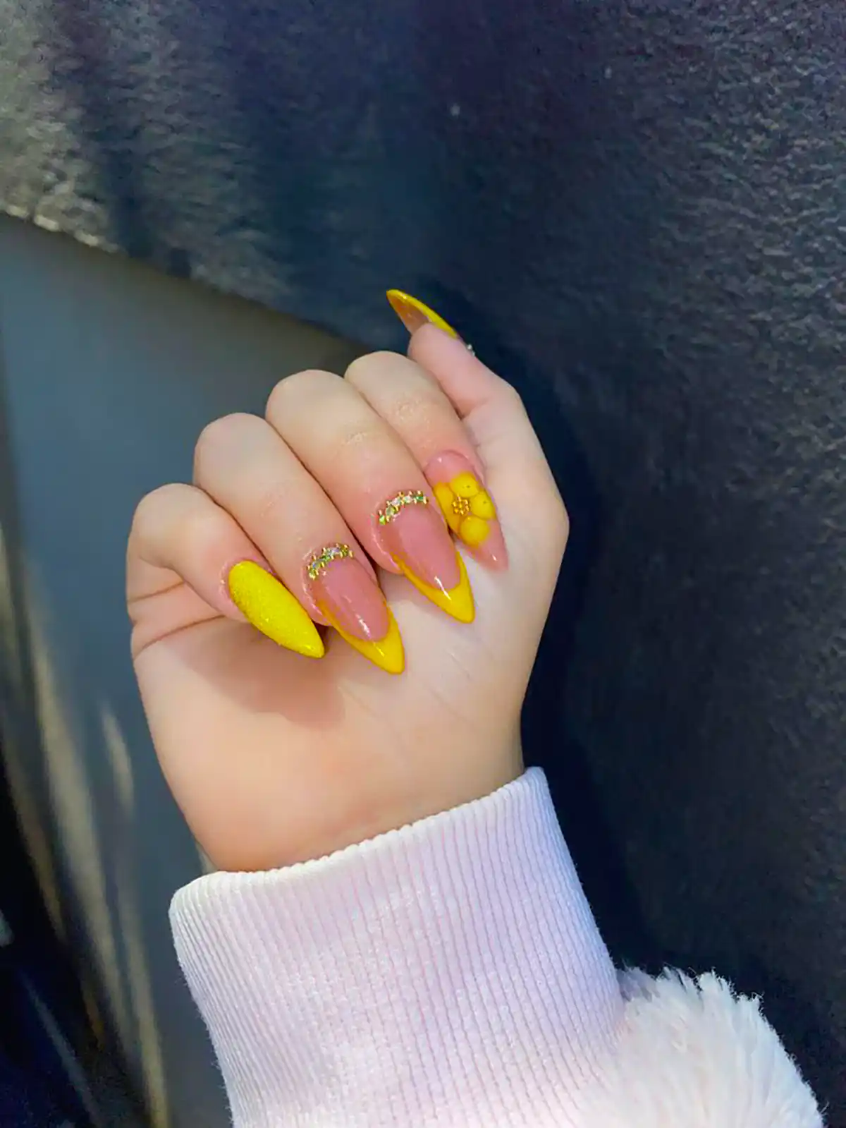 طراحی ناخن زرد شیک و ترند