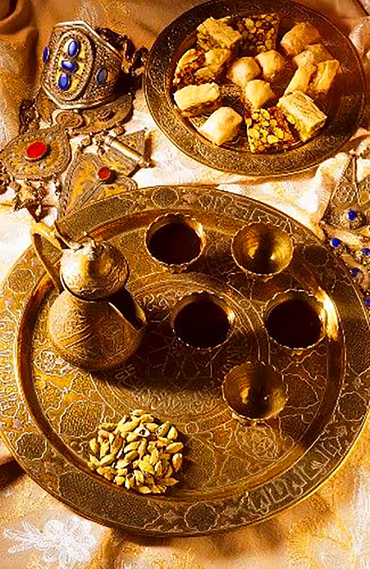 ظروف مسی قدیمی جذاب