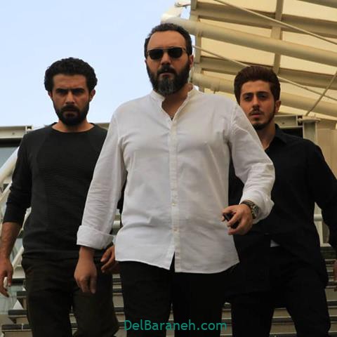 بازی کامبیز دیرباز در سریال گاندو