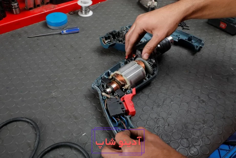 باز کردن پوسته دریل و بررسی کابل