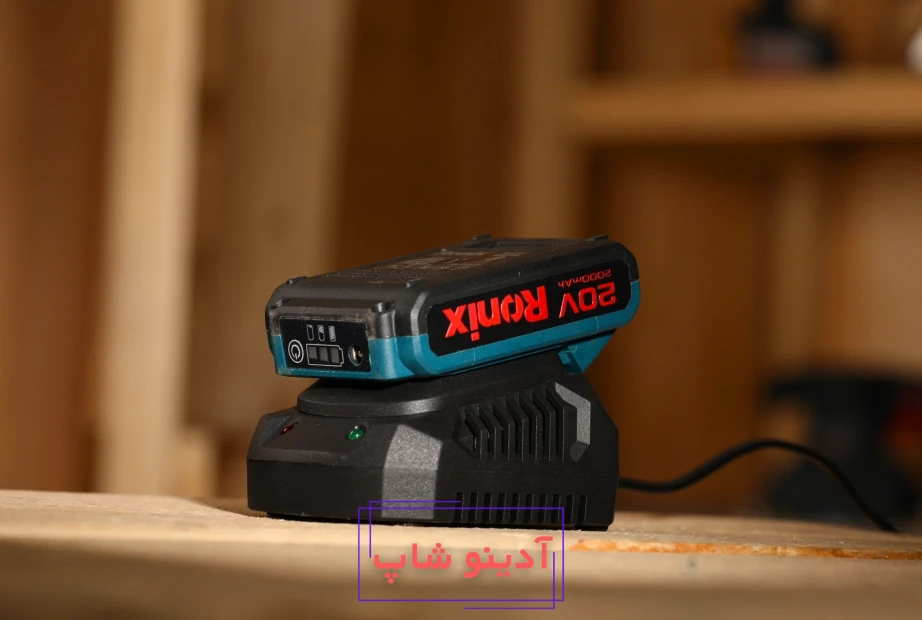 متصل بودن شارژر به برق