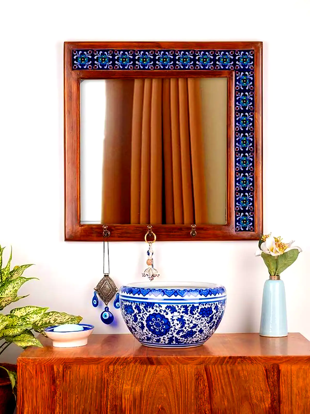 آینه کلاسیک با قاب سنتی